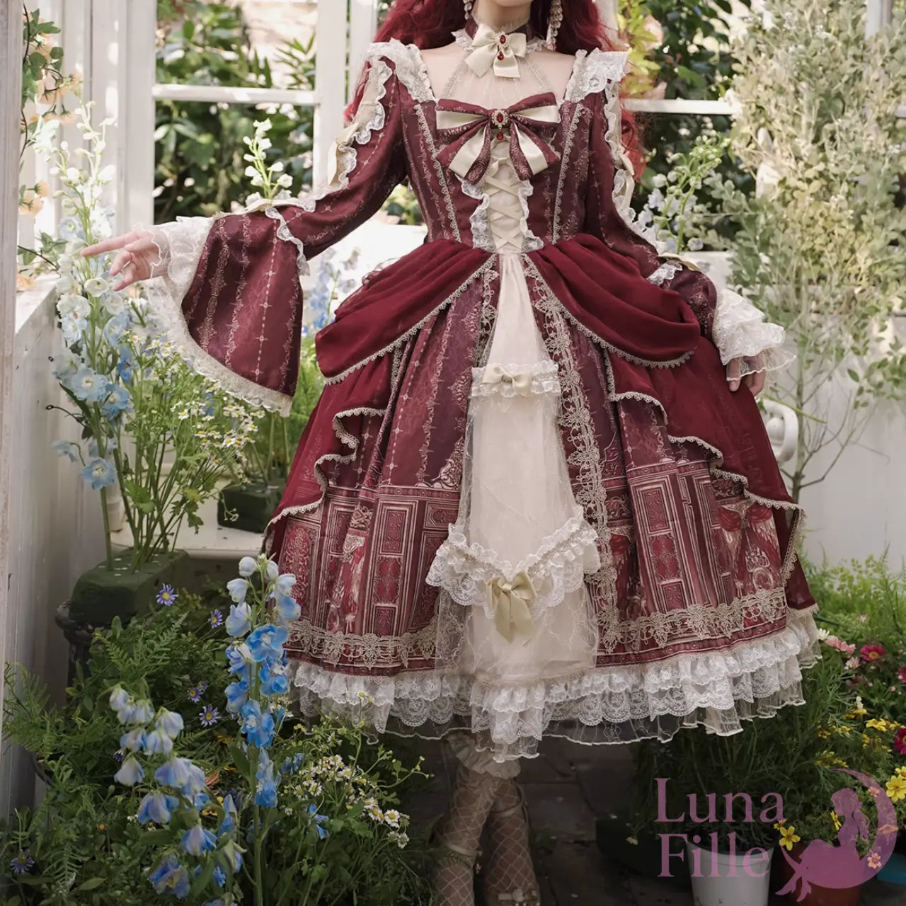編み上げワンピース｜アンティーク柄が上品なクラシカルロリータコーデ【LF-009】