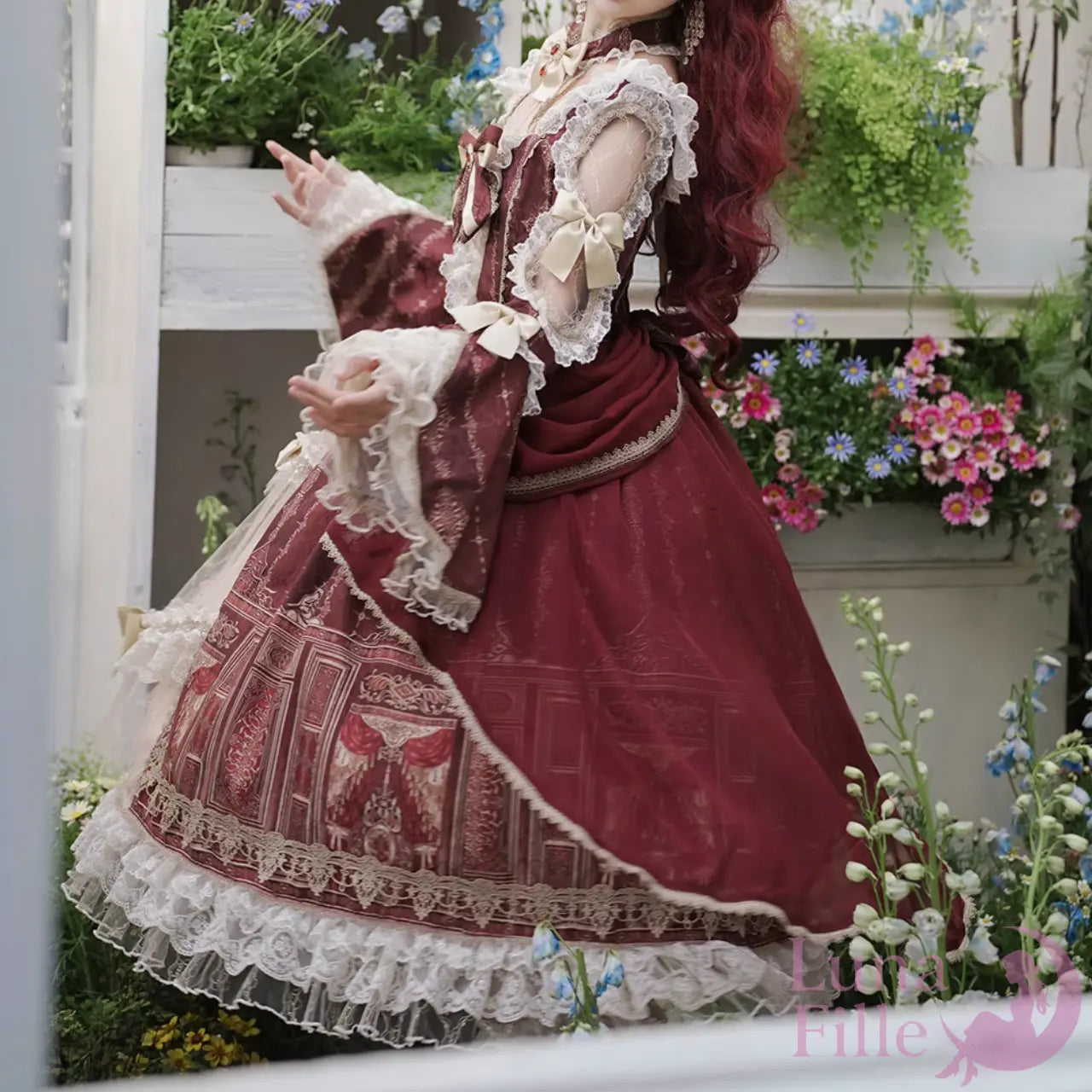 編み上げワンピース｜アンティーク柄が上品なクラシカルロリータコーデ【LF-009】