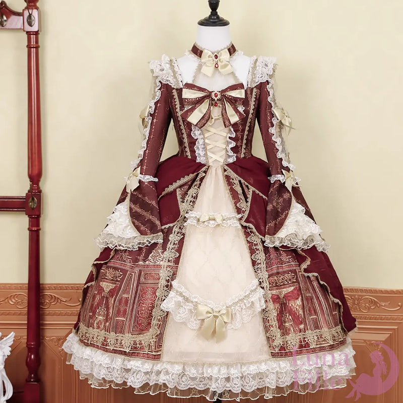 レッド系の編み上げワンピースを正面から写した画像