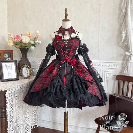 黒赤の薔薇柄コルセットワンピースを正面から見た画像。